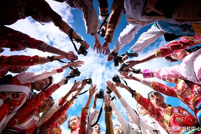 公益使者走进少数民族光影工程助学华夏儿女光影助学工程32校区落户