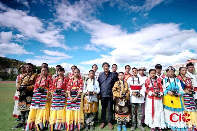 公益使者走进少数民族光影工程助学华夏儿女光影助学工程32校区落户