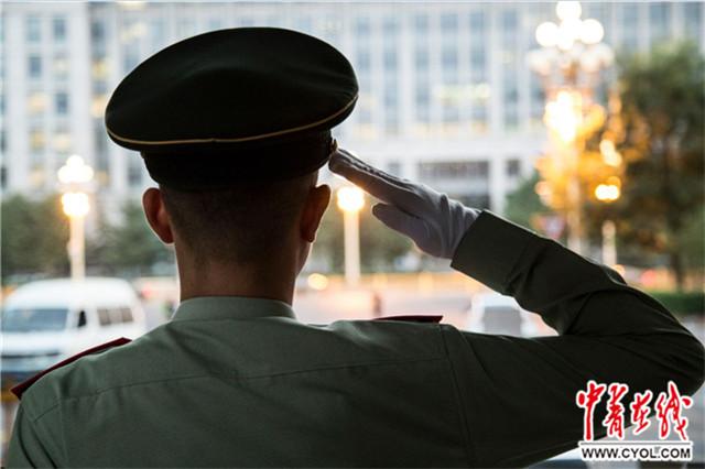 一起晒背影|从中国军人的背影里,我们读出了什么