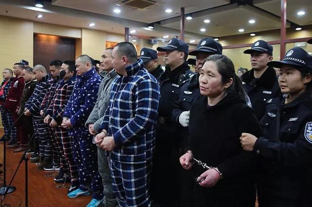 12月10日,南京市江宁区人民法院对陈玉等10名被告人涉黑案一审公开