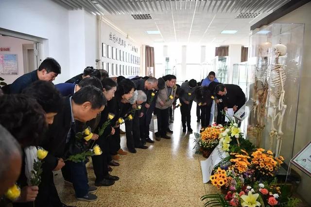 致敬!医学伉俪时隔10余年后用这种方式“重逢”休闲区蓝鸢梦想 - Www.slyday.coM 致敬!医学伉俪时隔10余年后用这种方式“重逢”休闲区蓝鸢梦想 - Www.slyday.coM