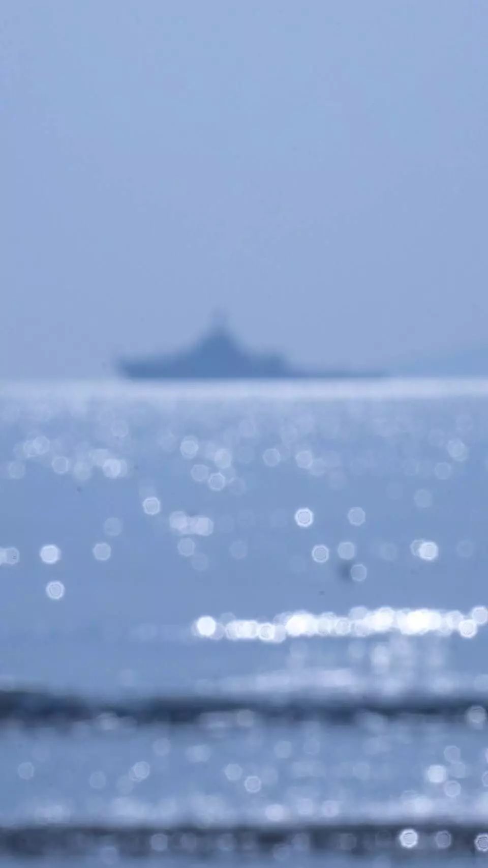 铃声壁纸鸭 | 海边的淡蓝色壁纸,清新简洁风