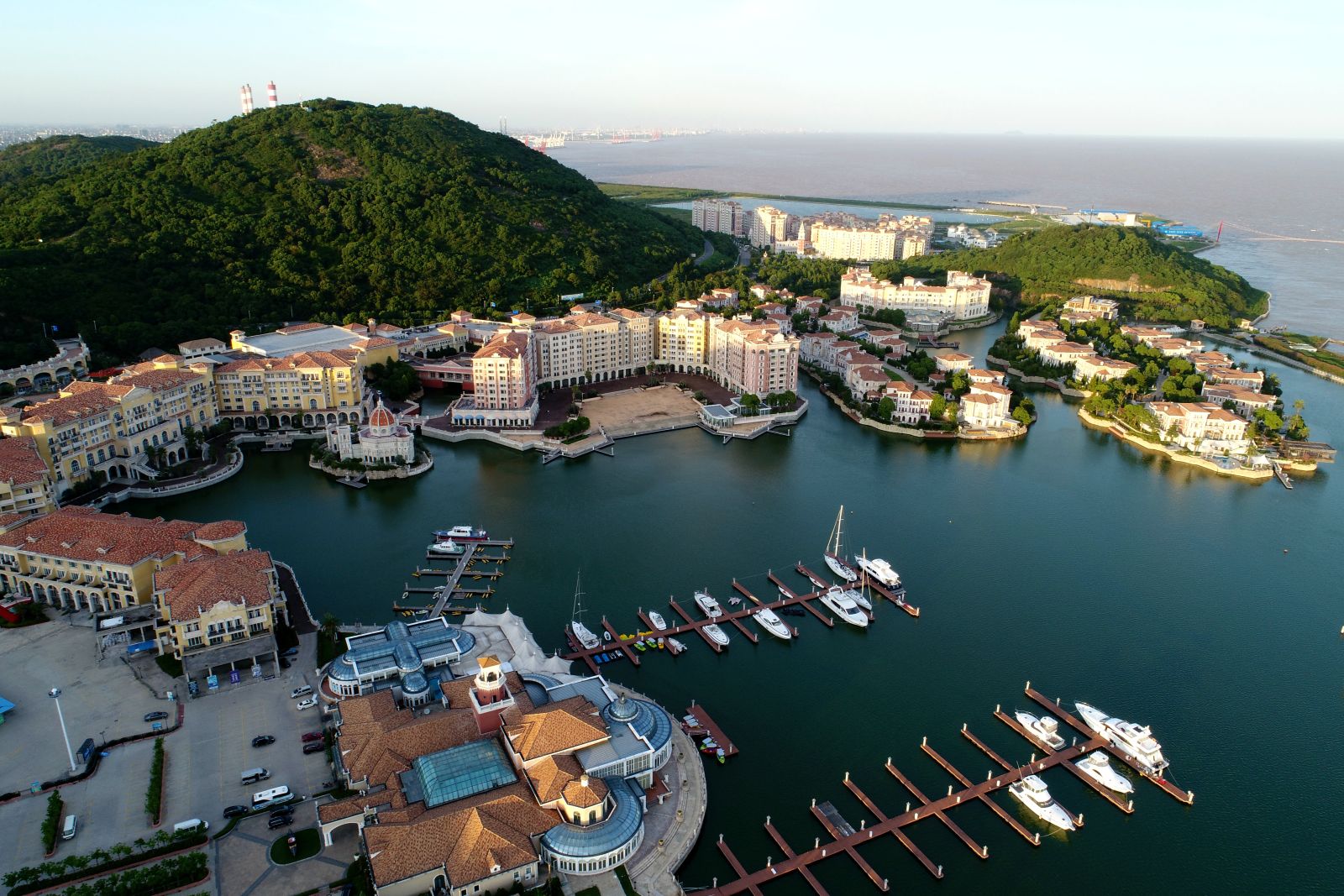 浙江发展非常宝贵的资源,浙商遍布世界各地,理应在推进大湾区建设中
