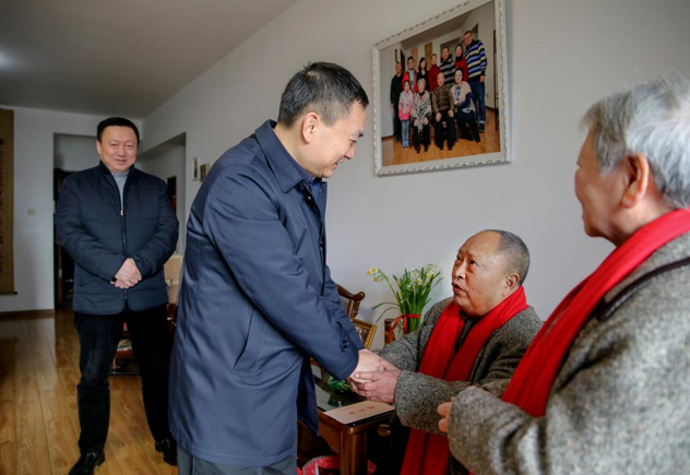 副省长公安厅党委书记厅长叶寒冰春节前夕走访慰问老领导离退休老同志