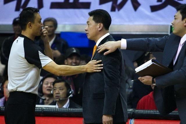 广厦险些上演28分大逆转,发挥最好的居然是裁判闫军?