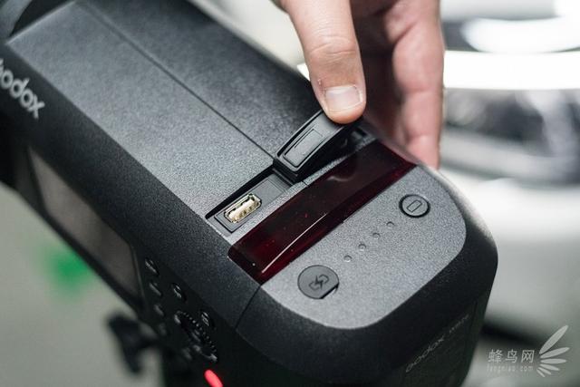 挑战拳手巅峰对决 极速回电神牛ad600pro体验