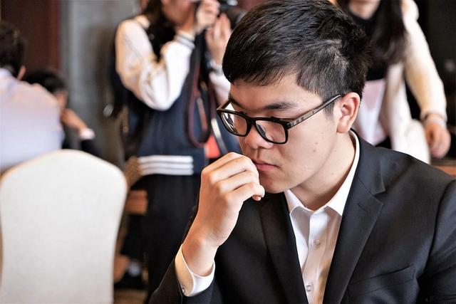 柯洁迎战辜梓豪 连笑李世石狭路相逢