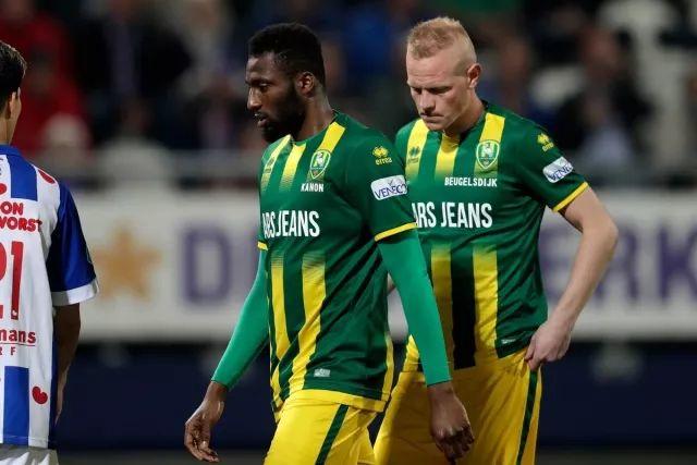 海伦芬开始逐渐掌握比赛的节奏,但这支弗里斯兰球队也未能给海牙造成