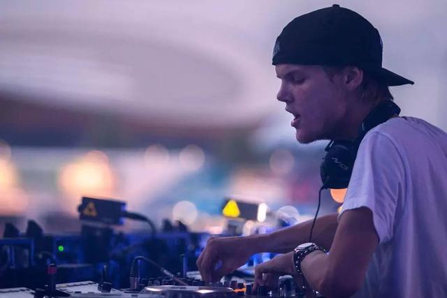 瑞典知名dj艾维奇avicii惊传逝世享年28岁