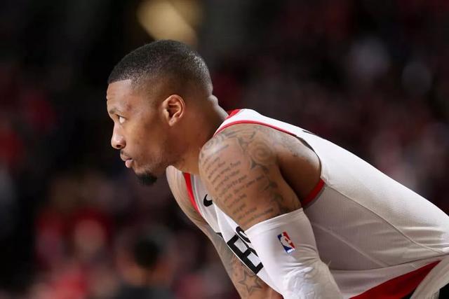 这么多年来,第一次看到利拉德认怂