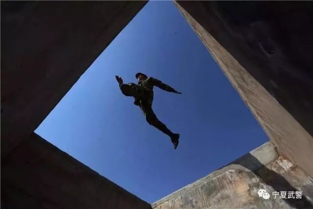 舔屏丨银川一组训练照流出荷尔蒙爆棚身影帅呆