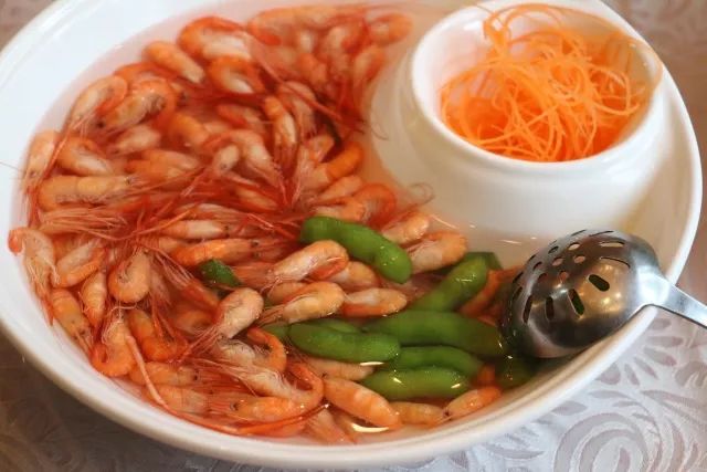 除河鲜以外,溱湖还盛产,菱藕,水瓜等无公害绿色水蔬.