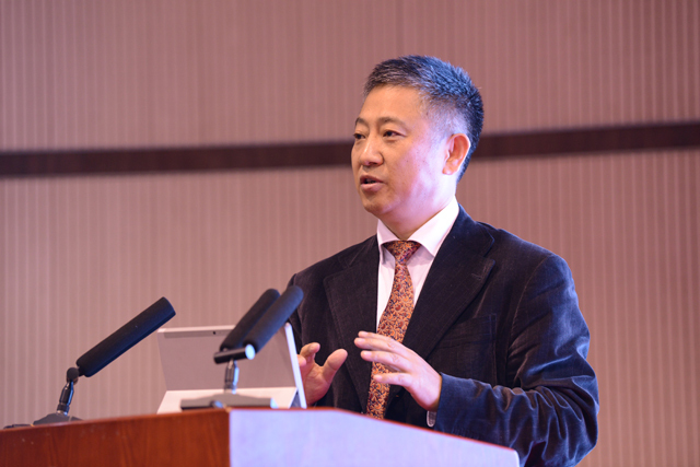 我校计算机学院院长王亚东教授作报告