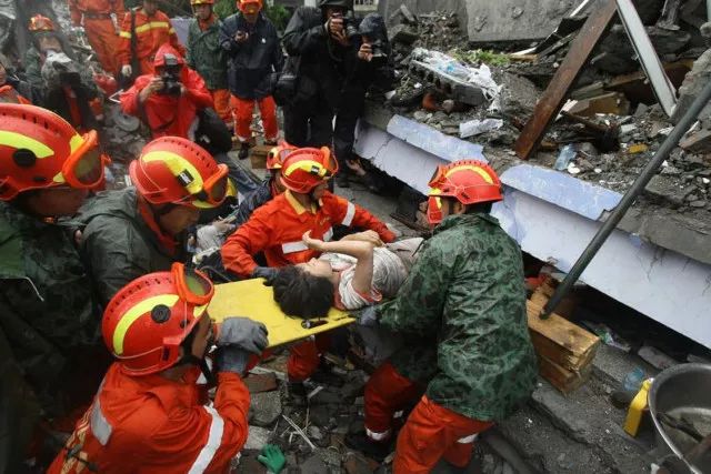 汶川地震10週年,100個感動瞬間看哭了無數人……|救援人員|地震|北川