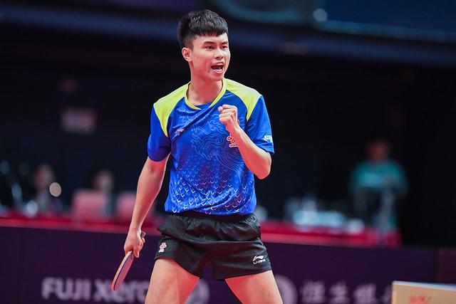 小将周启豪2:4遗憾出局,中国男乒无缘港乒赛男单决赛