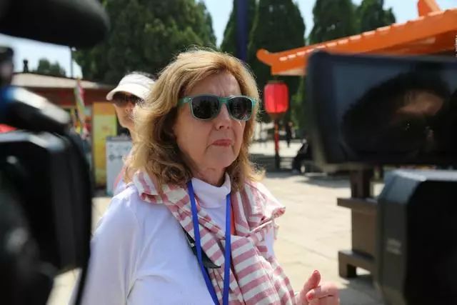 把握五月时光,共赏烟台美景——800位中外老年旅游人沉醉仙境海岸