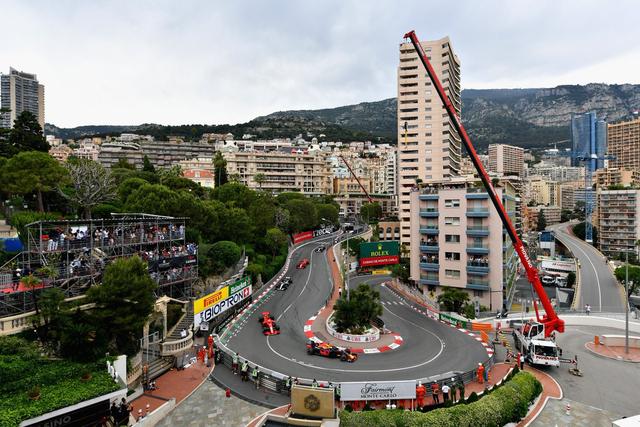 f1摩纳哥站:里卡多夺冠 维泰尔亚军 阿隆索退赛