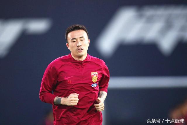 国足球员王永珀因不满网友评论其身材,直接对骂:屁眼长脸上了?