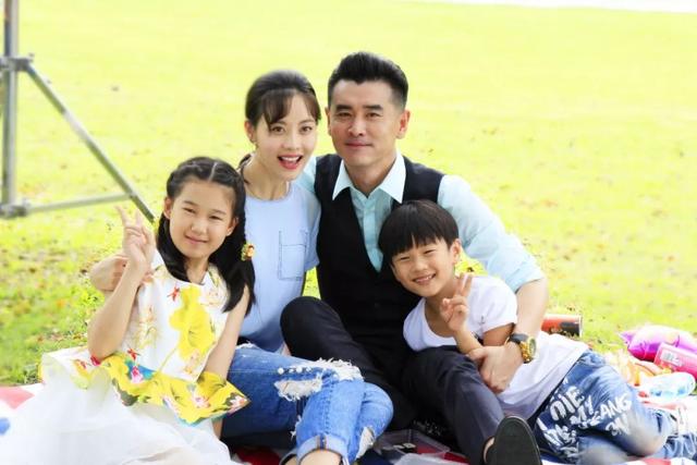 问:什么样的女人是好女人?答:袁梅花这样的好像算一个!