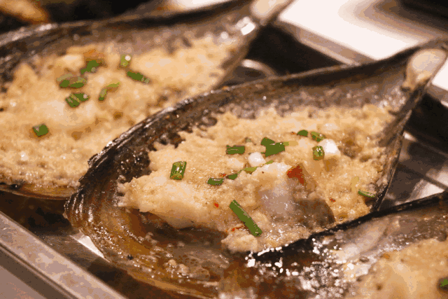 烤带子,烤天鹅蛋,烤生蚝.