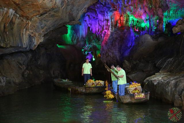 连州美女摘的水晶梨太好吃了,地下暗河坐船游亿年溶洞