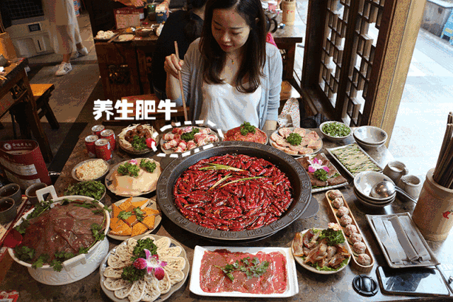 我 要 吃 嘎 嘎冰汤圆藏在红糖冰山下,一挖一个准~冰沙也都是红糖水