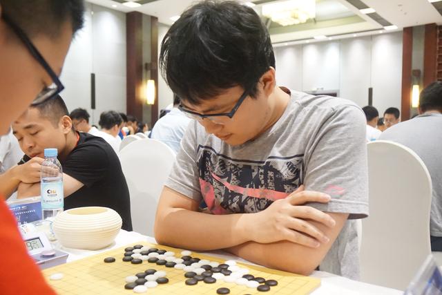 9,张子豪10,薛宏哲,"今年15岁,三年前参加过定段赛,那次没进本赛.