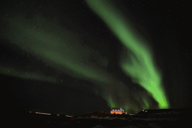 在寒冷的冬天,人给自己的馈赠可以是热气腾腾的火锅,也可以是喜庆热闹