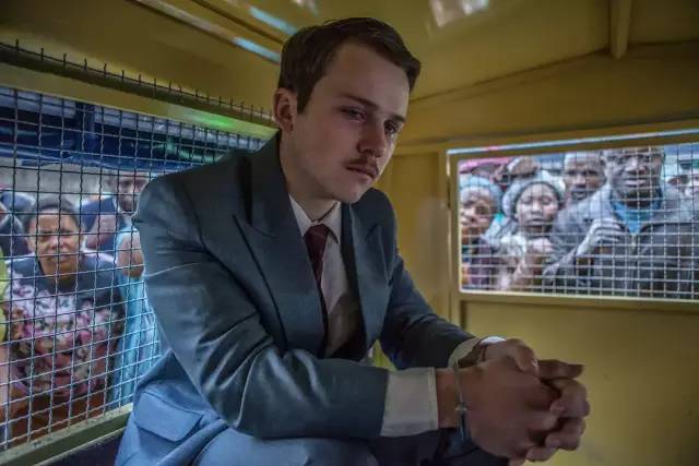 一名19岁白人少年在雨夜连续射杀七名黑人足球俱乐部成员!