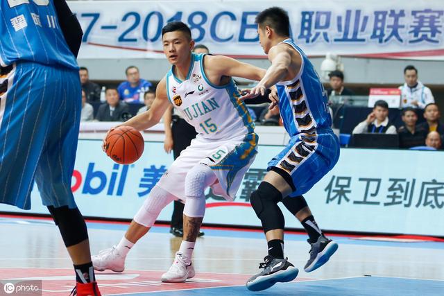 CBA季后赛八强:广厦苦战晋级,卫冕冠军对阵福