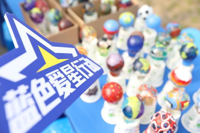 来清江苏宁广场 为星星点灯 苏宁足球俱乐部