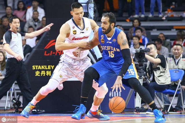 CBA正在直播:广东主场VS深圳男篮,易建联威姆