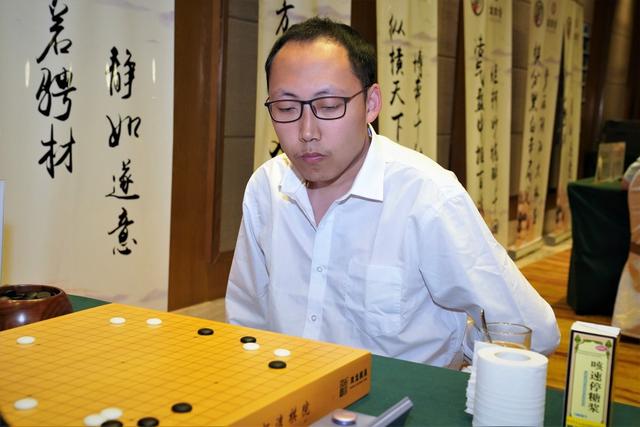 张坤峰不敌王异新 蓝烈 本文来自头条号"弈客围棋"
