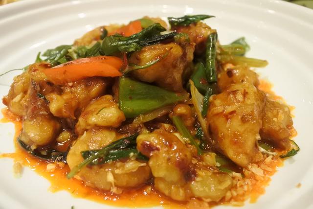 洗泡至猴头菇变软;放入开水中焯一下去苦味取出2,放入高压锅,加少许葱