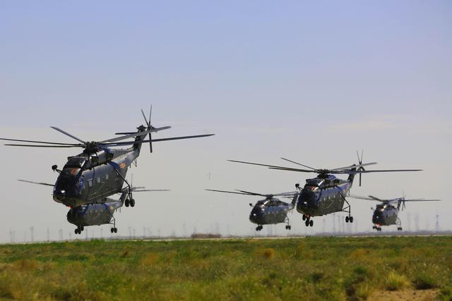 上世纪90年代,我国也从俄罗斯引进了大量米-171系列直升机,同时期空军