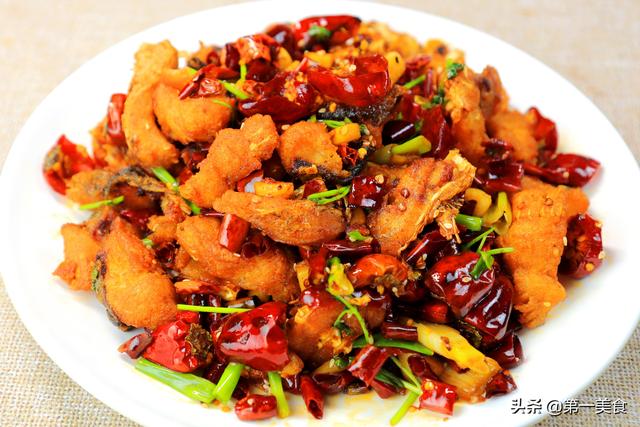 厨师长教你做香辣鱼块,鱼肉外酥里嫩,口味干香,辣的嘴唇直跳