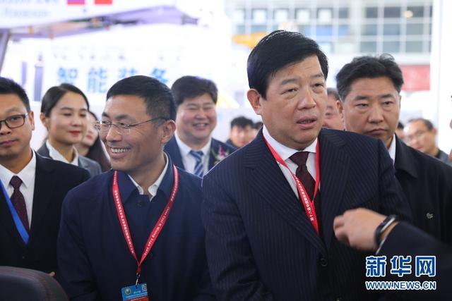 经理李东(右),国家能源集团神东煤炭集团总经理,党委副书记杜善周(左)