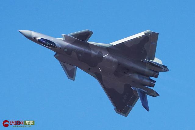 中美俄隐形战斗机"肚皮照"对比 谁更酷炫?|中美|歼-20_新浪新闻