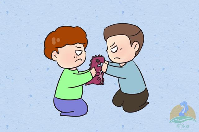 宝宝因抢玩具大打出手,宝妈的做法反应家庭教育,教育不是靠吼