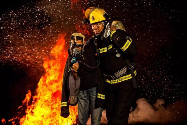 119致敬火焰蓝大同消防英雄最美逆行照曝光