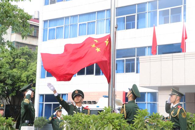 党旗光辉照边关 红色血脉续传承