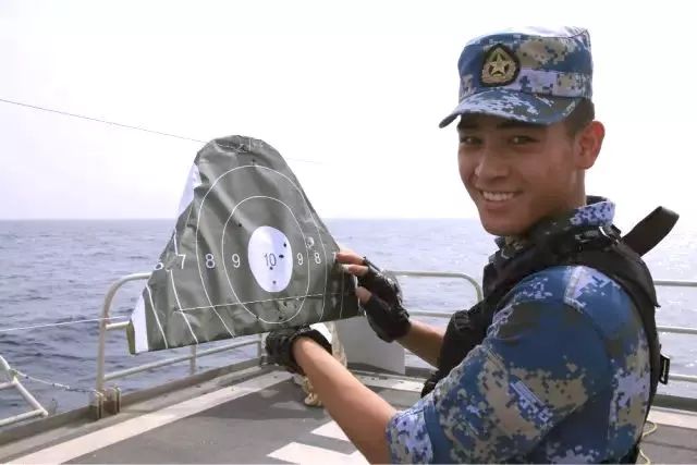 撒花海军上尉的浪漫求婚甜到我了