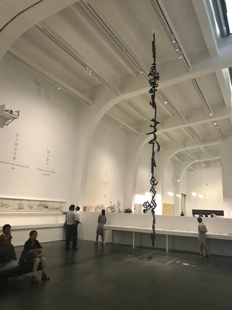 创造出“看不懂汉字”的徐冰,用全面回顾性个展勾勒当代艺术的“思想与方法”_手机新浪网