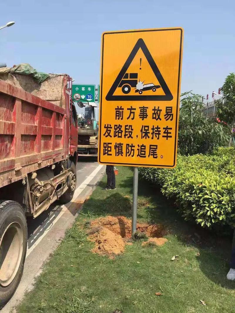 【温馨提示】广大驾驶员请注意! 江门大道白沙隧道复杂路段新增了标志
