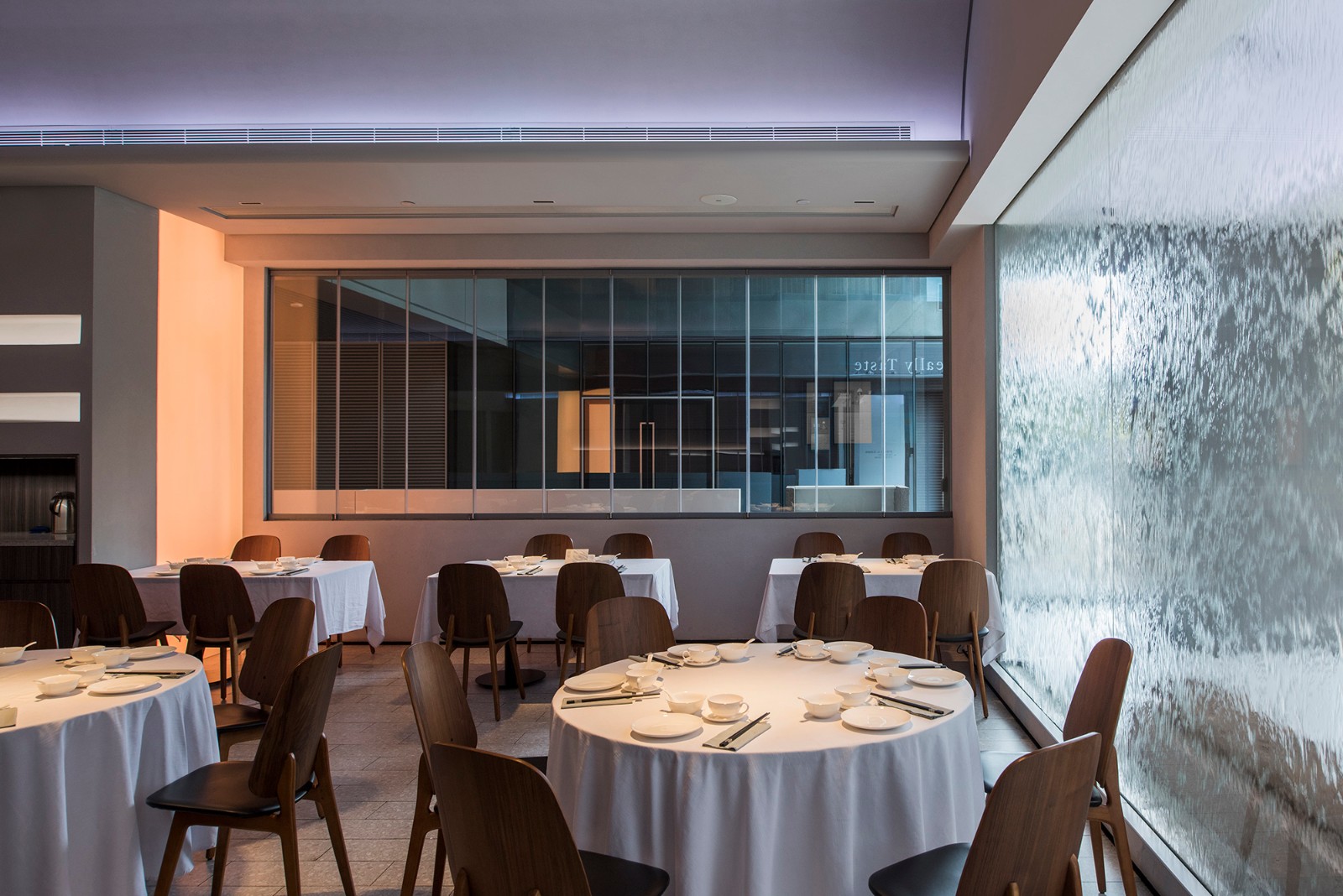 "水帘洞"餐厅 / really taste陆利餐室