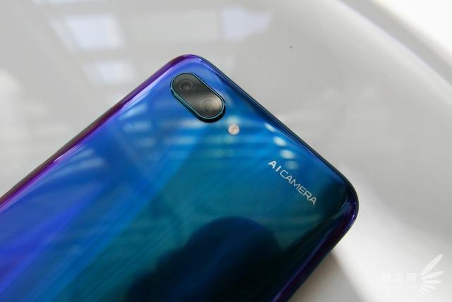 双摄智慧ai拍照 荣耀10正式正式发布