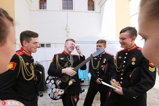 俄罗斯多所军校举行联合毕业典礼