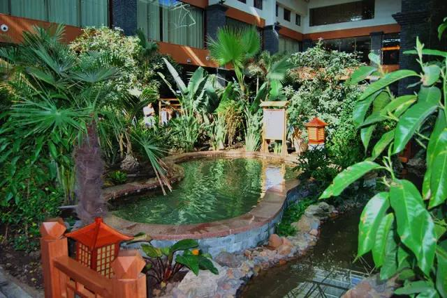 桦甸市区东35公里 门票:80元/人 七,神农庄园‖居八旗王府,享碧水温泉