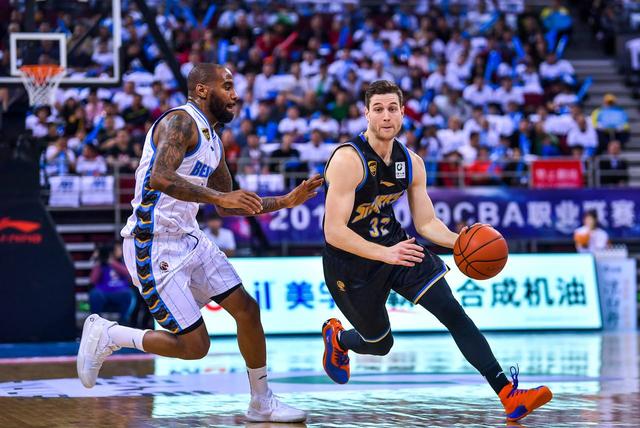 曾经拒绝CBA球队800万年薪,如今成为球队核