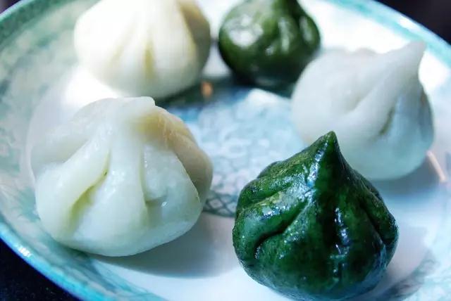 清明果的做法,依原料,形制的不同,繁简也有所不同.